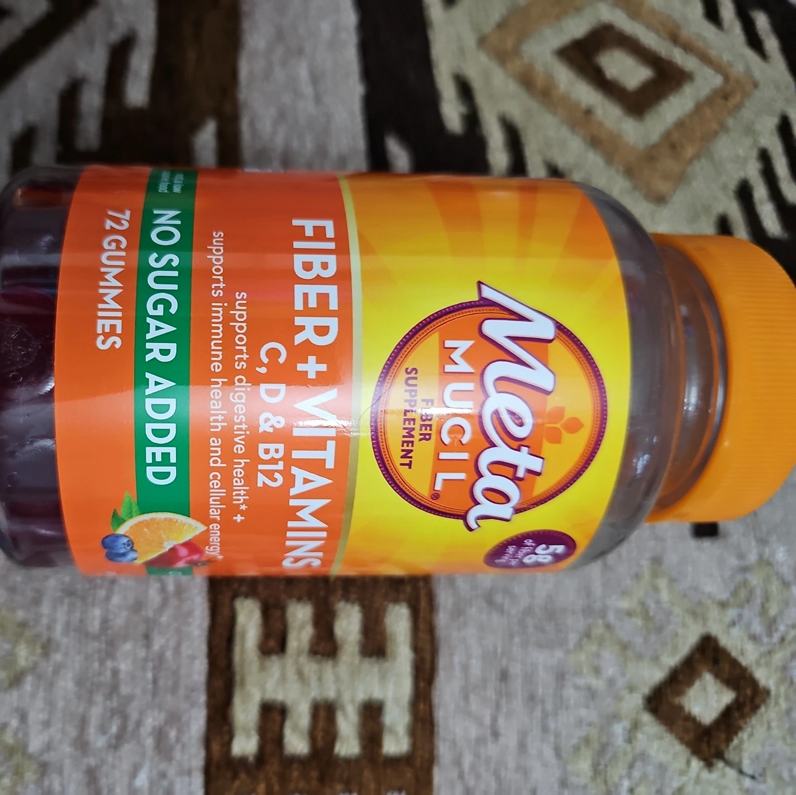 Exp 8/25 Metamucil rost + vitaminok. Hozzáadott cukor nélkül, 72 gumi. Lejár 8/25