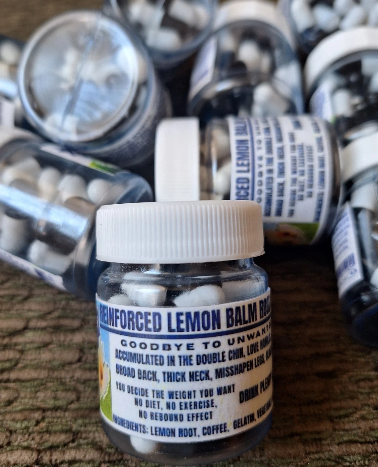 Black and white. Toronjil root reinforced capsules Raiz de toronjil weight loss