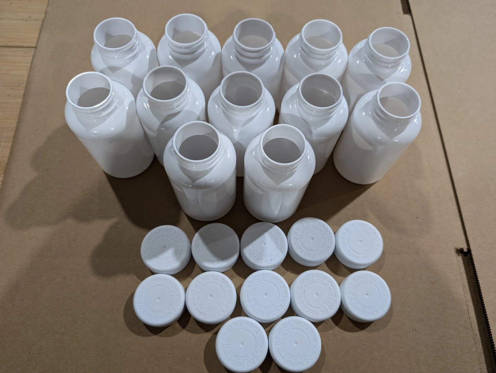 [186519014201] *Set of 12* Plastic Bottles With Caps 200cc White PET Plastic pill packer bottle